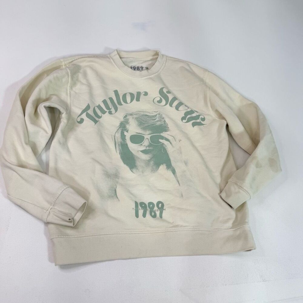 Taylor Swift 1989 Sweater Womens Medium Tan Long‎ Sleeve Crew Neck Pullover